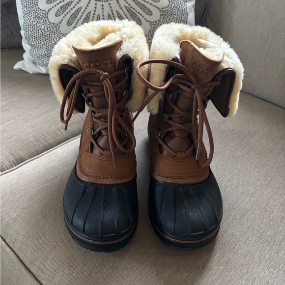 Crocs Women's AllCast II Luxe Snow Boot, Size 10. Like New! - Picture 5 of 11